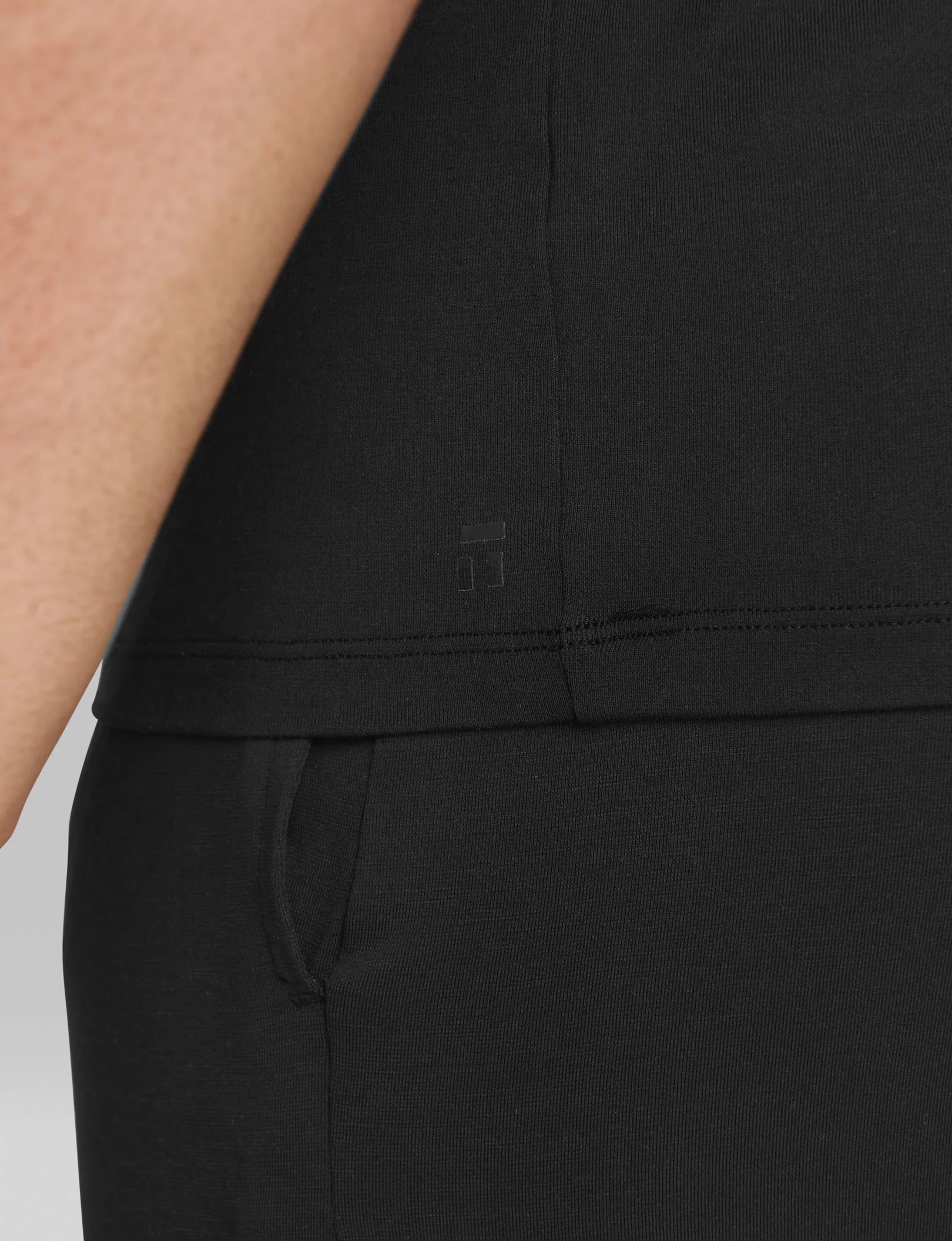 Second Skin Sleep Pocket Tee - Image 15