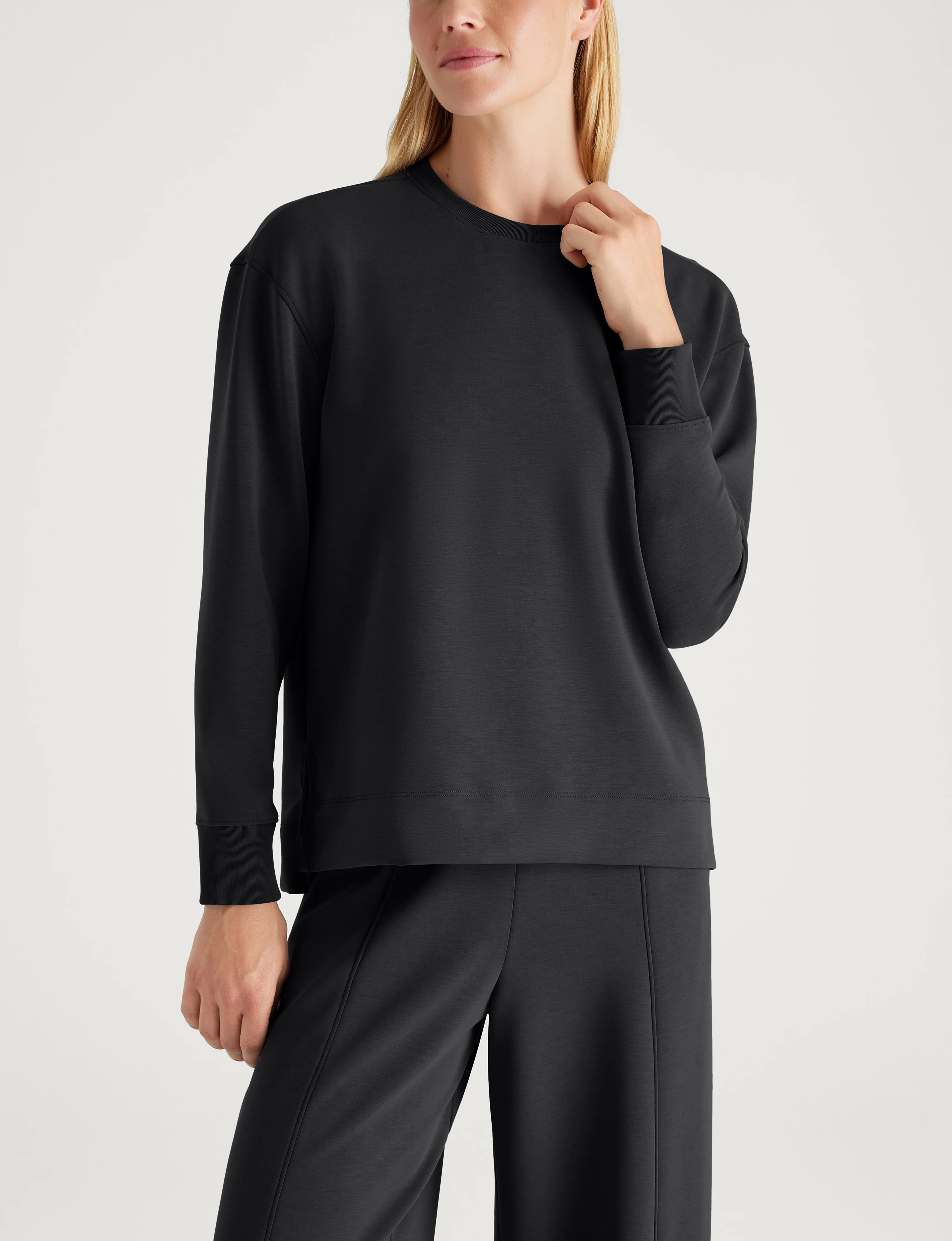 Women's Luxe Traveler Knit Long Sleeve Crew Neck - Image 4